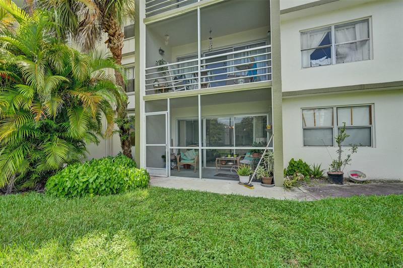 Image 28 of 35 For 4235 University Dr  110