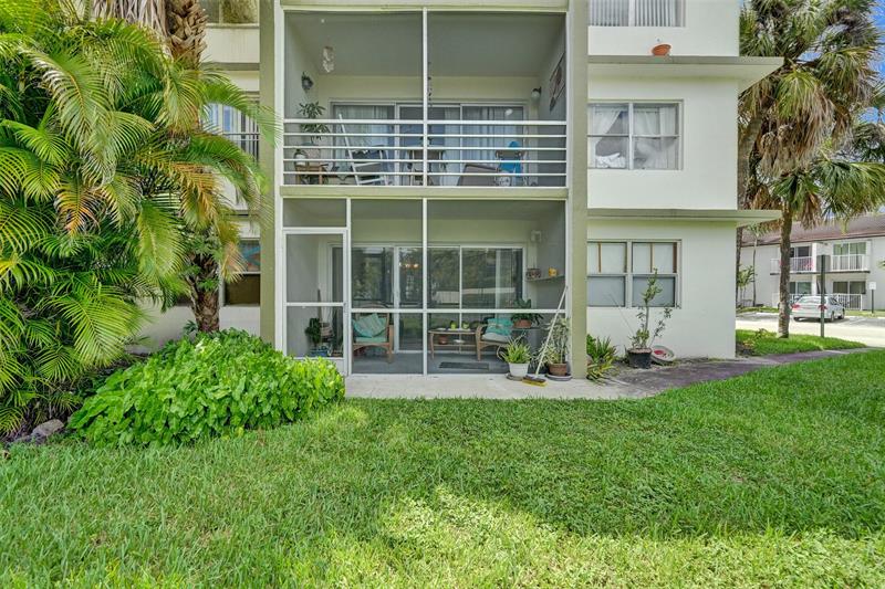 Image 29 of 35 For 4235 University Dr  110