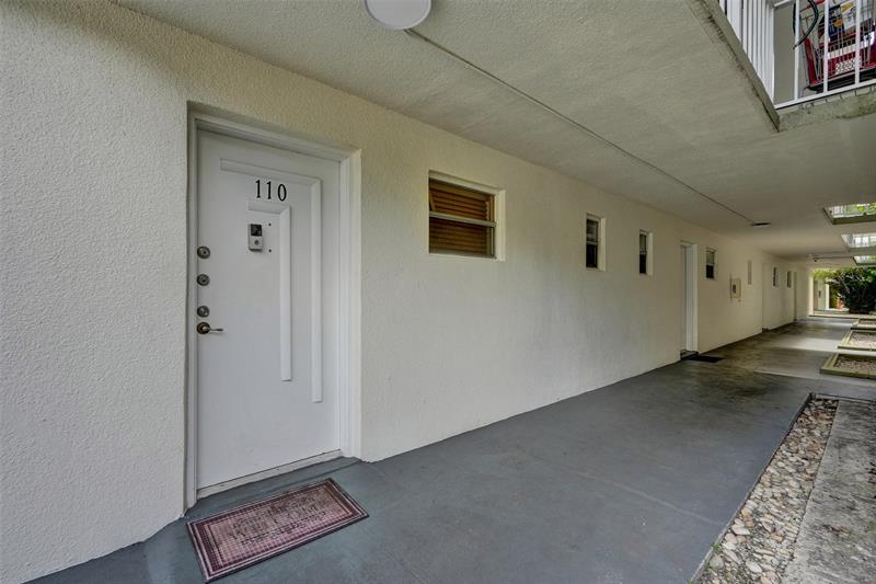 Image 3 of 35 For 4235 University Dr  110