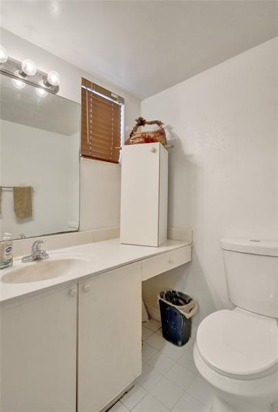 Image 9 of 35 For 4235 University Dr  110