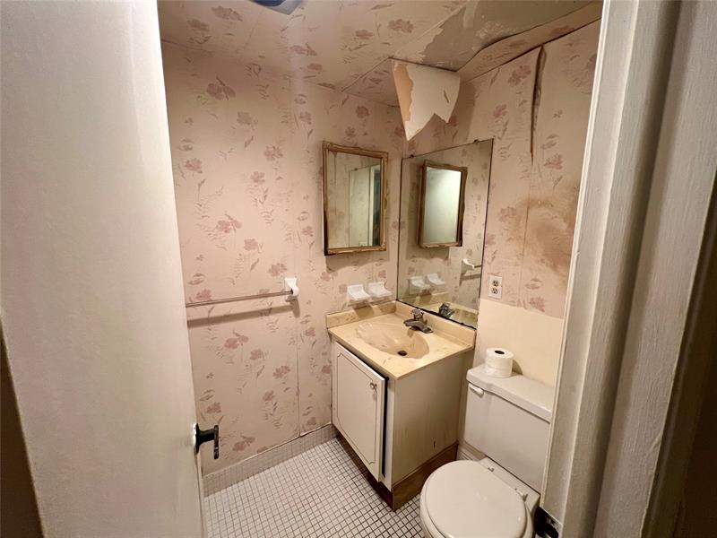 Image 4 of 8 For 555 8th St  152