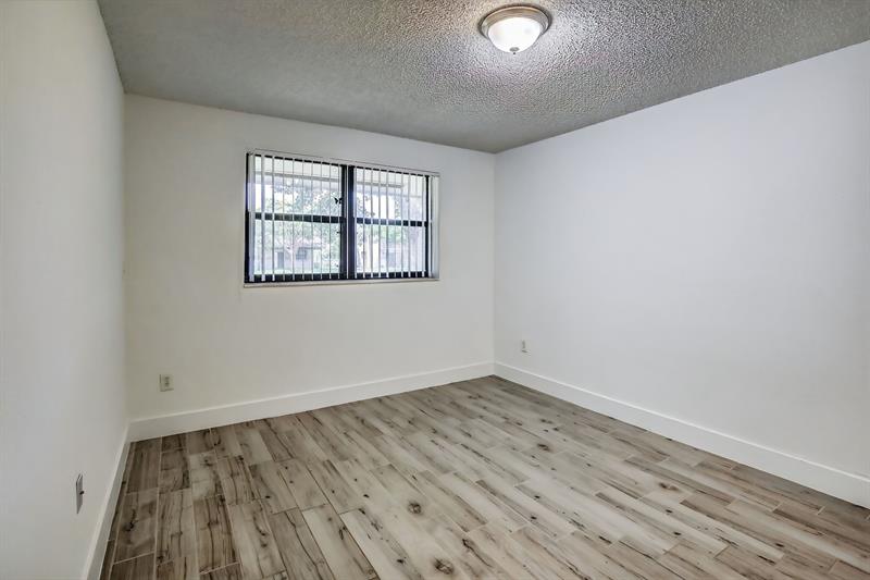 Image 15 of 41 For 9953 Nob Hill Ct  9953