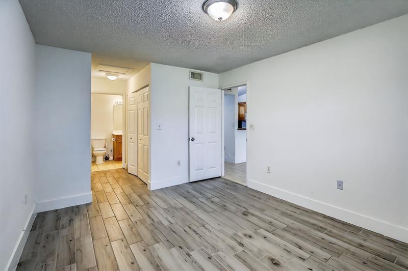 Image 17 of 41 For 9953 Nob Hill Ct  9953
