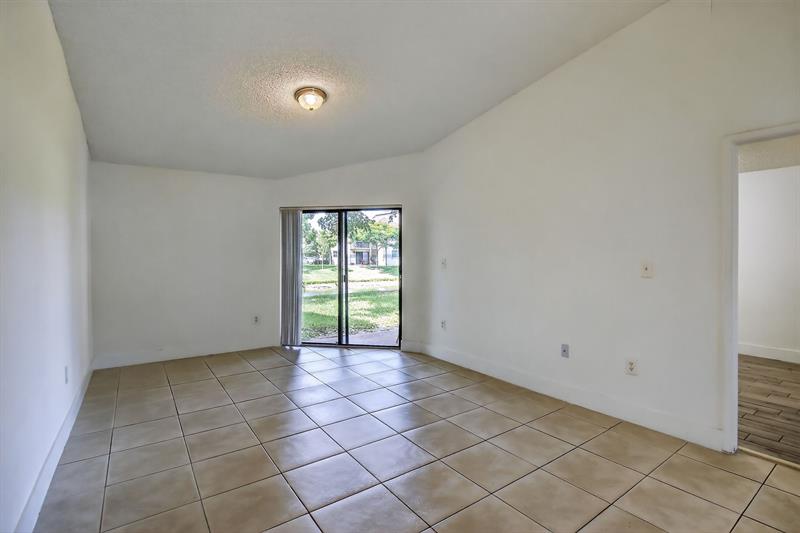Image 21 of 41 For 9953 Nob Hill Ct  9953