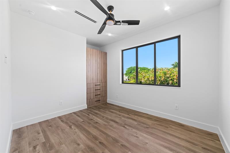 Image 20 of 21 For 1314 13th Ave  B
