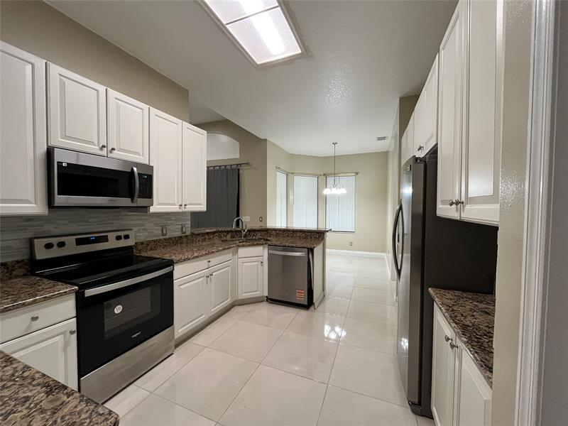 Image 12 of 31 For 11037 Creighton Dr