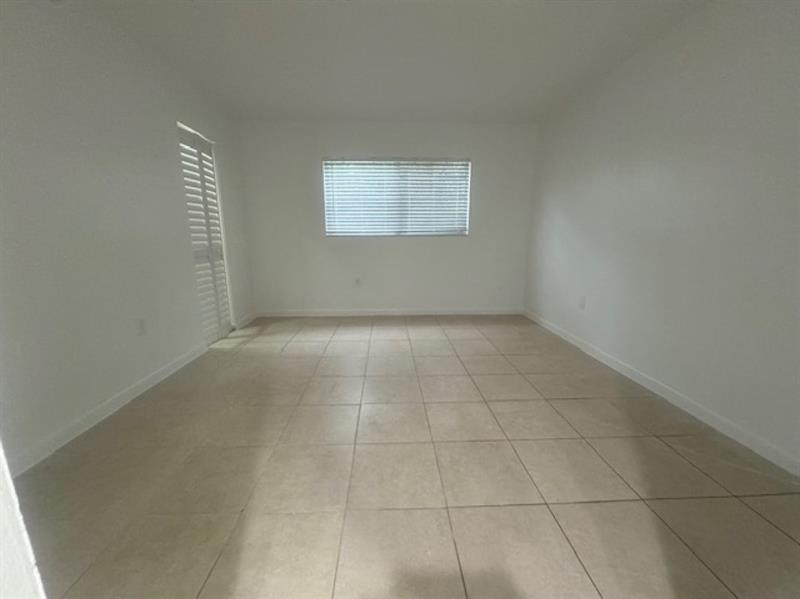 Image 11 of 20 For 5525 41st St  218