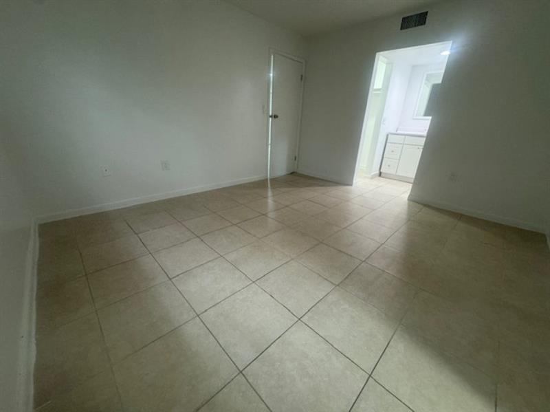 Image 13 of 20 For 5525 41st St  218