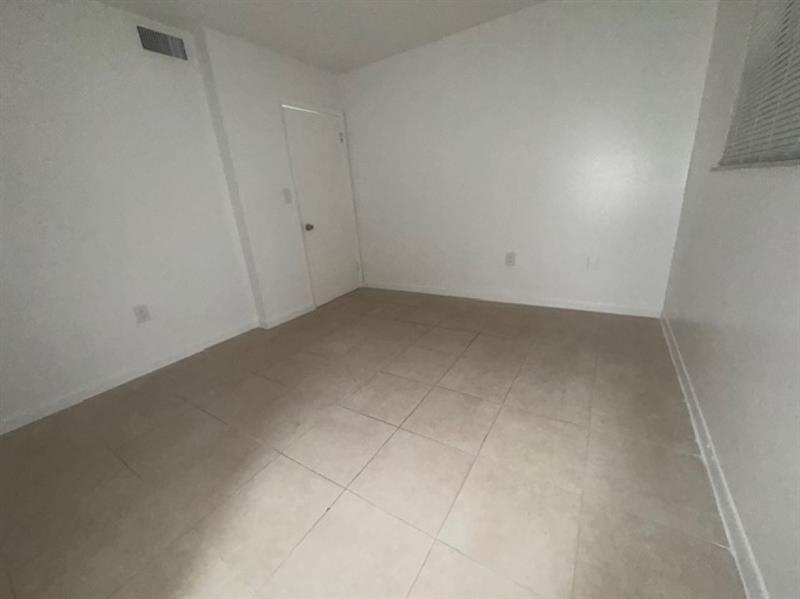 Image 14 of 20 For 5525 41st St  218