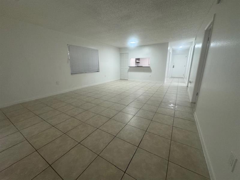 Image 5 of 20 For 5525 41st St  218