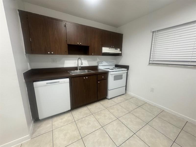 Image 7 of 20 For 5525 41st St  218