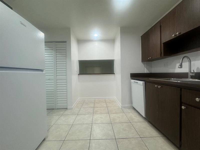 Image 9 of 20 For 5525 41st St  218