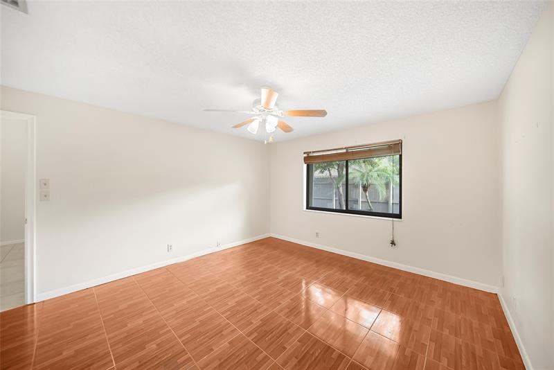 Image 10 of 25 For 3060 Oakland Forest Dr  1105