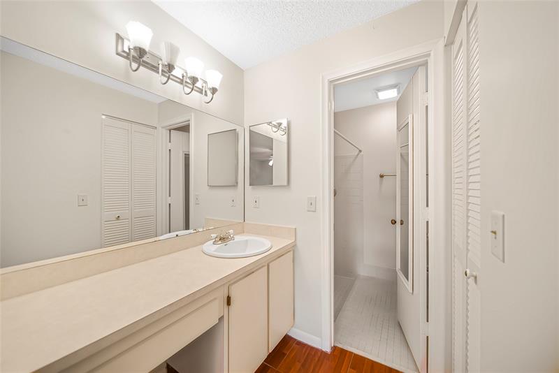 Image 11 of 25 For 3060 Oakland Forest Dr  1105