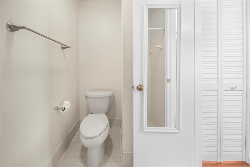 Image 12 of 25 For 3060 Oakland Forest Dr  1105