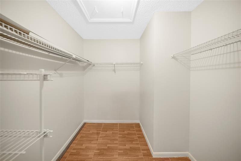 Image 14 of 25 For 3060 Oakland Forest Dr  1105