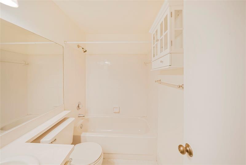 Image 15 of 25 For 3060 Oakland Forest Dr  1105