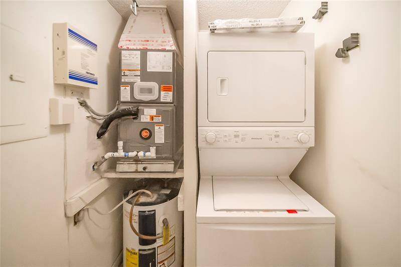 Image 17 of 25 For 3060 Oakland Forest Dr  1105