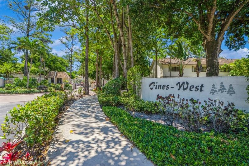 Image 18 of 25 For 3060 Oakland Forest Dr  1105