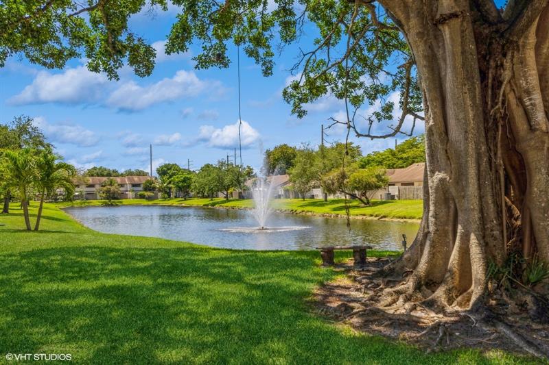 Image 21 of 25 For 3060 Oakland Forest Dr  1105