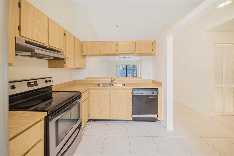 Image 7 of 25 For 3060 Oakland Forest Dr  1105