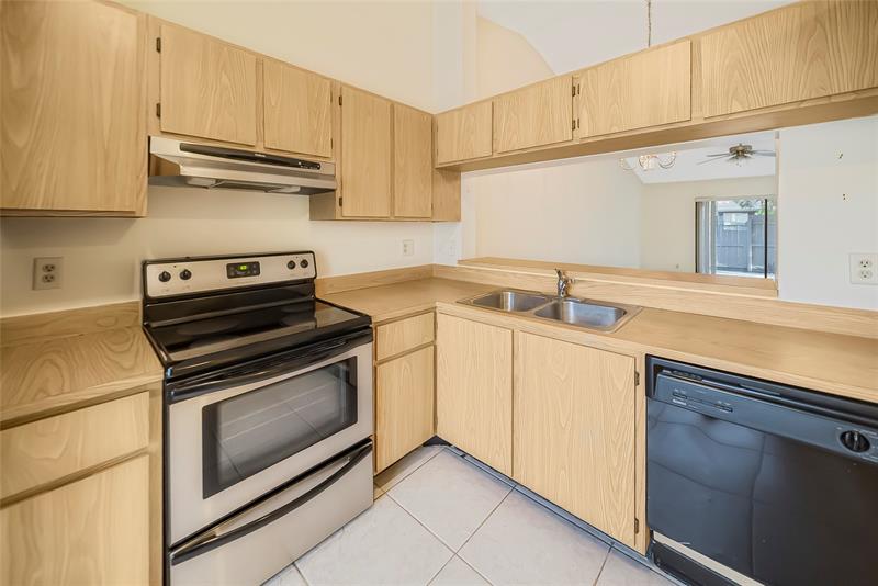 Image 9 of 25 For 3060 Oakland Forest Dr  1105