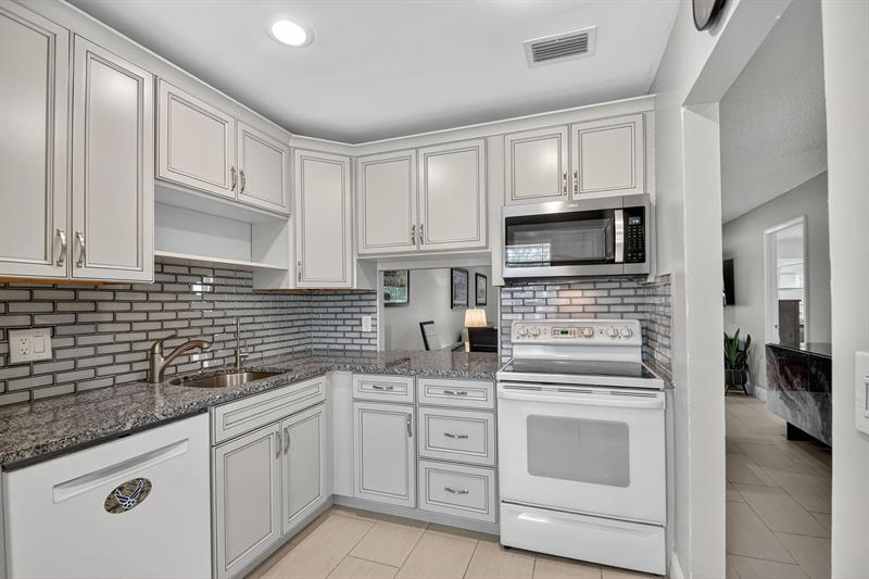 Details for 121 Lake Meryl Drive, West Palm Beach, FL 33411