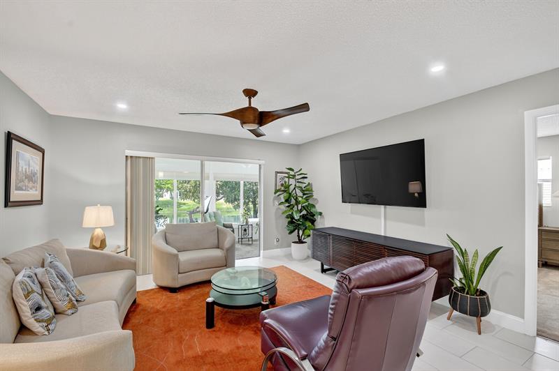 Image 10 of 45 For 121 Lake Meryl Drive