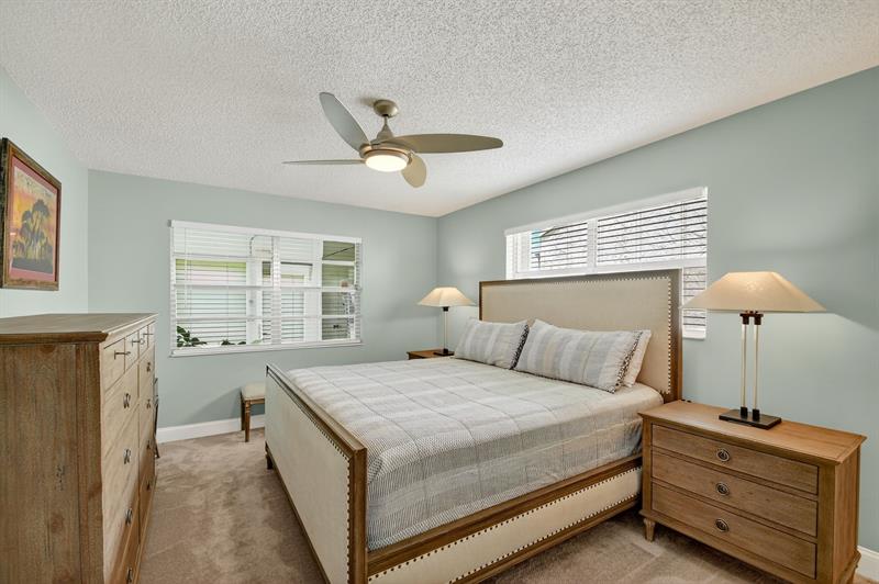 Image 23 of 45 For 121 Lake Meryl Drive