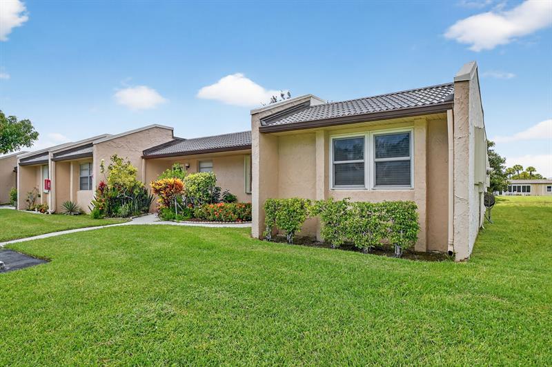 Image 33 of 45 For 121 Lake Meryl Drive