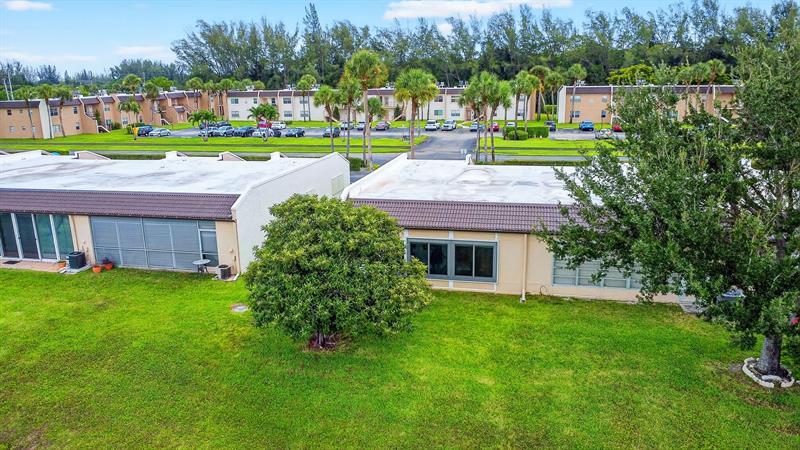 Image 41 of 45 For 121 Lake Meryl Drive