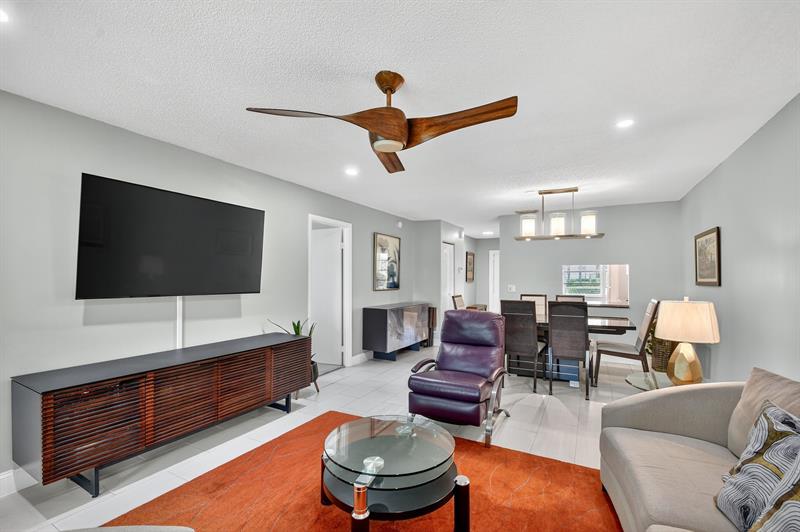 Image 9 of 45 For 121 Lake Meryl Drive
