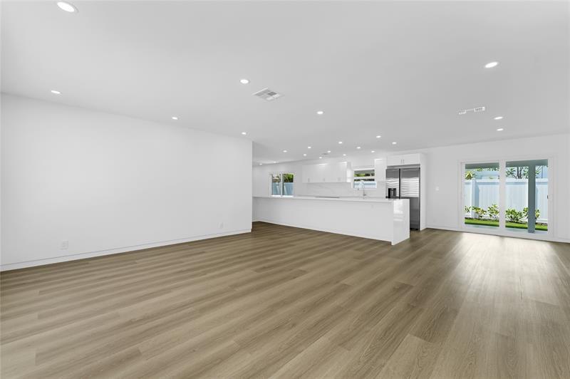 Image 12 of 39 For 699 70th St  