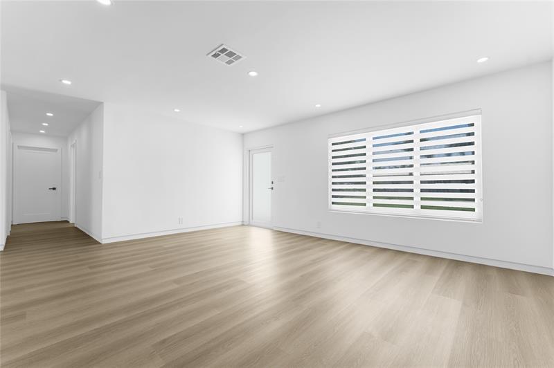 Image 14 of 39 For 699 70th St  