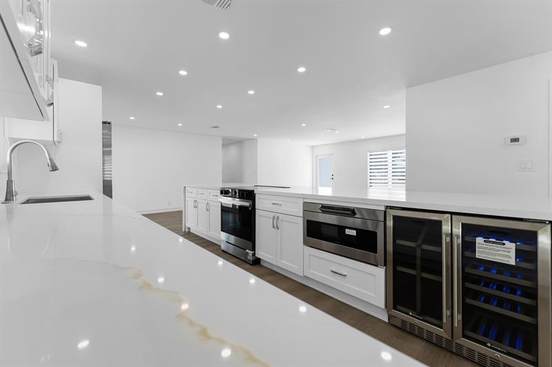 Image 5 of 39 For 699 70th St  