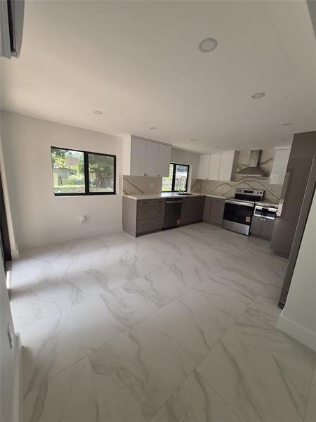 Image 8 of 16 For 270 147th St