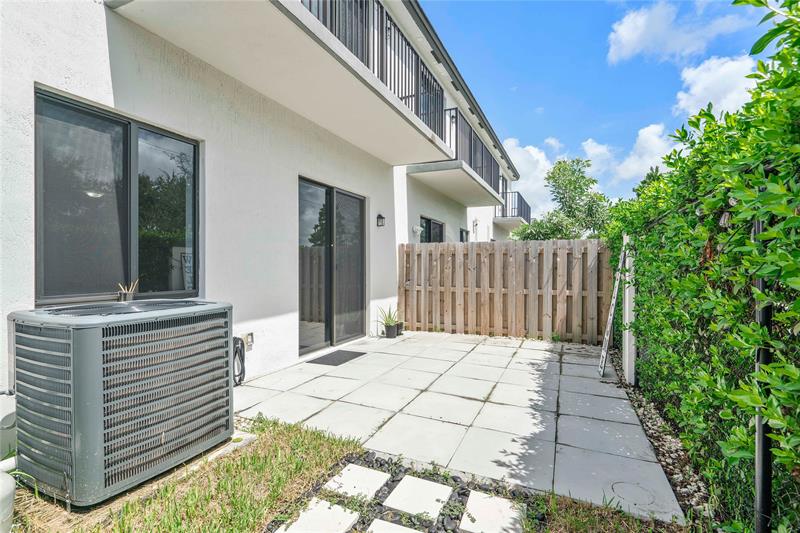 Image 21 of 41 For 13659 157th Ct  13659