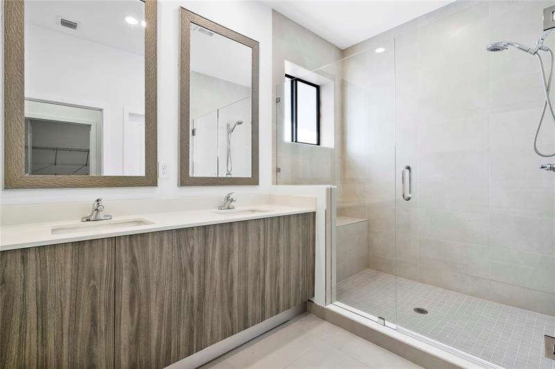Image 28 of 41 For 13659 157th Ct  13659