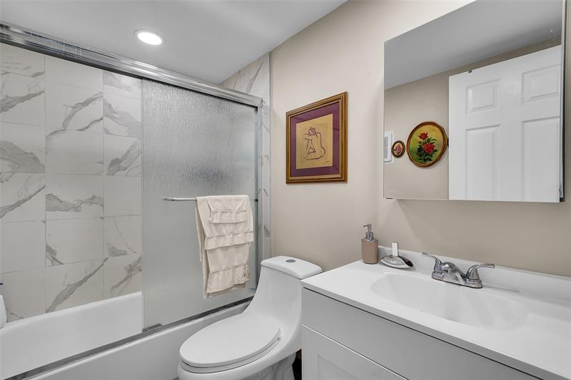 Image 16 of 34 For 163 Flanders D  163