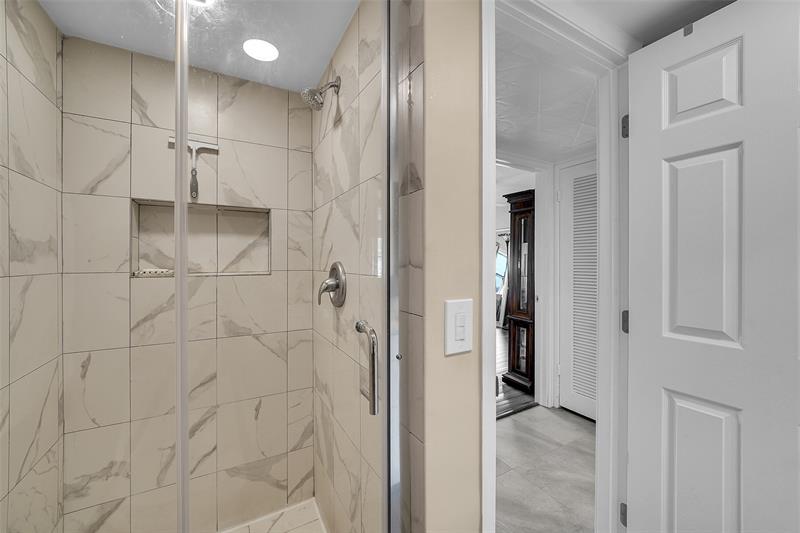 Image 20 of 34 For 163 Flanders D  163