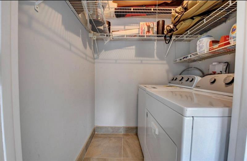 Image 21 of 34 For 163 Flanders D  163