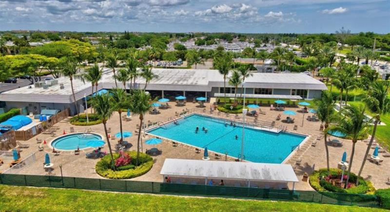 Image 32 of 34 For 163 Flanders D  163