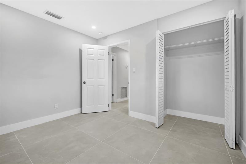 Image 17 of 24 For 5680 7th Ter