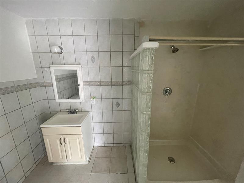 Image 10 of 14 For 2819 Polk St  B