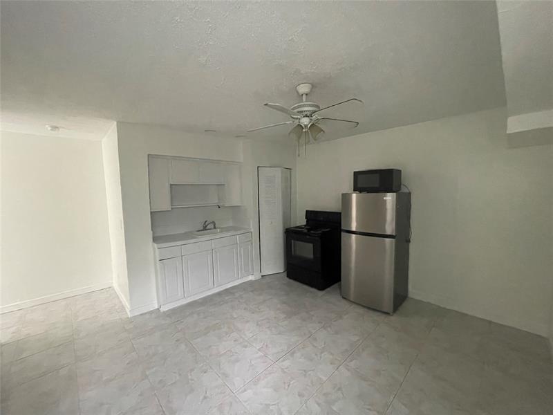 Image 6 of 14 For 2819 Polk St  B