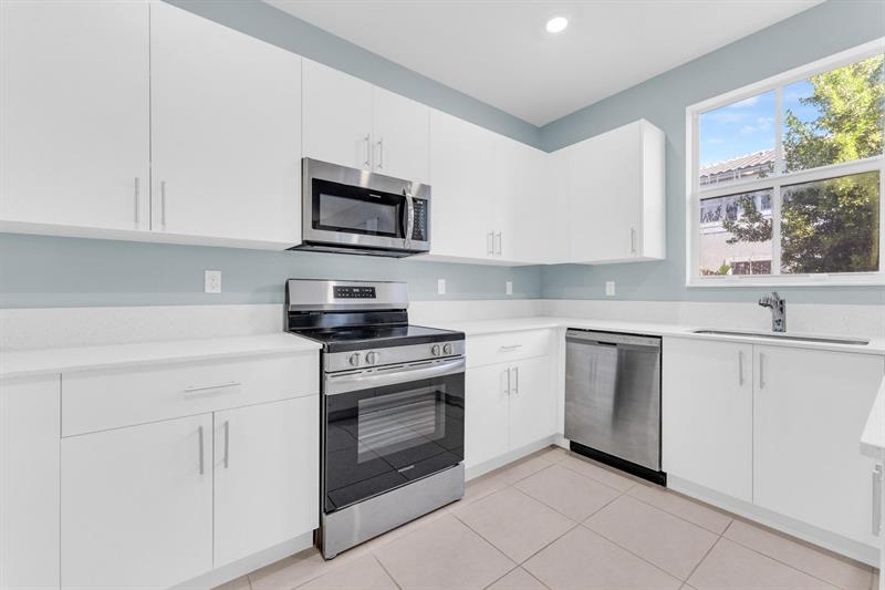 Image 6 of 41 For 11883 46th St