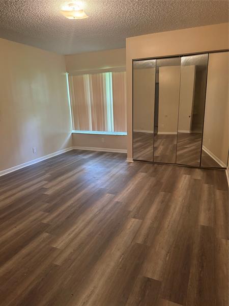 Image 10 of 19 For 15746 Woodgate Pl