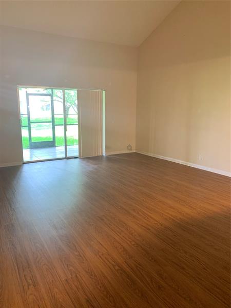 Image 5 of 19 For 15746 Woodgate Pl