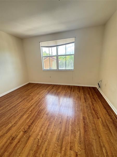 Image 9 of 18 For 4404 160th Ave  823