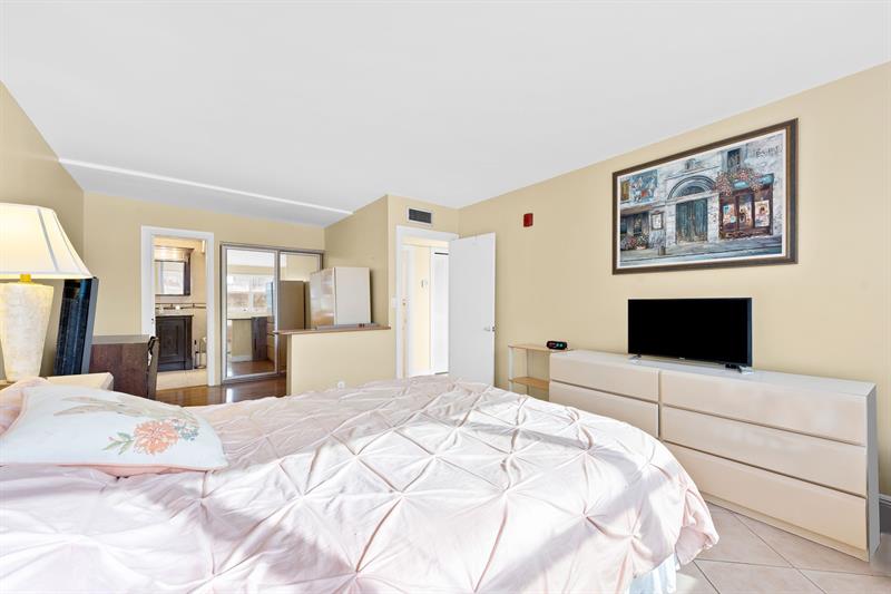 Image 10 of 12 For 111 Golden Isles Dr  B2